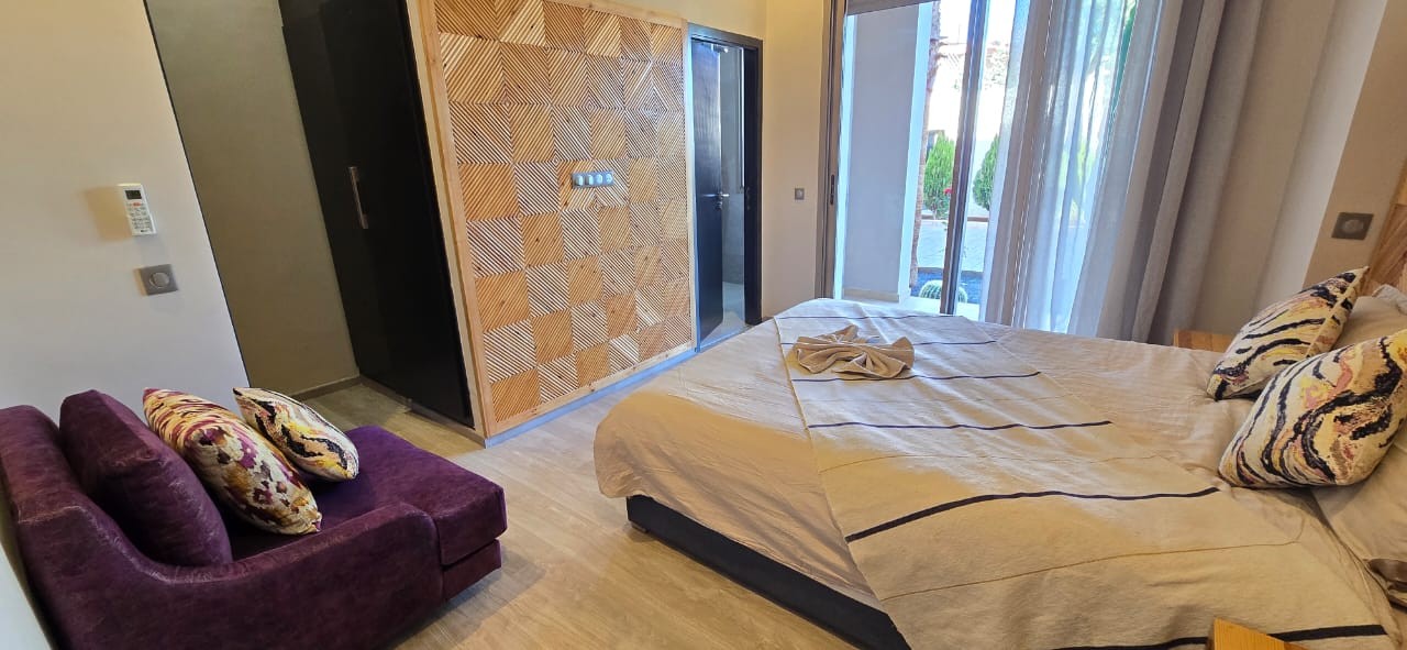 Villa, Road to Fes