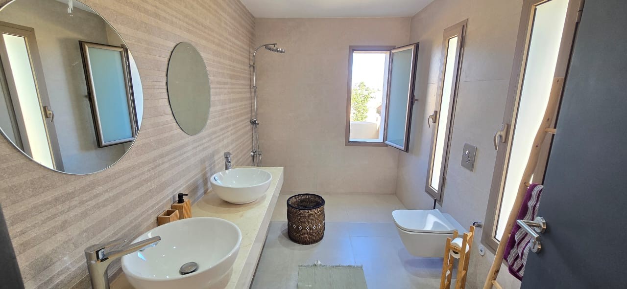 Villa, Road to Fes