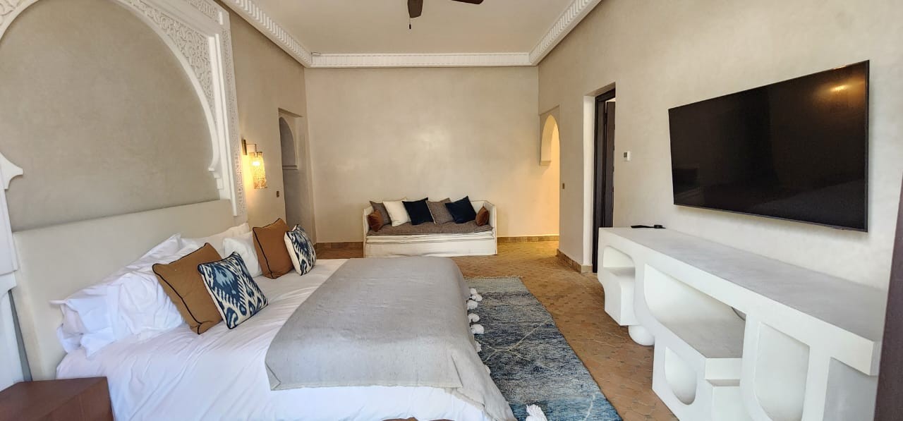 Villa, Road to Fes