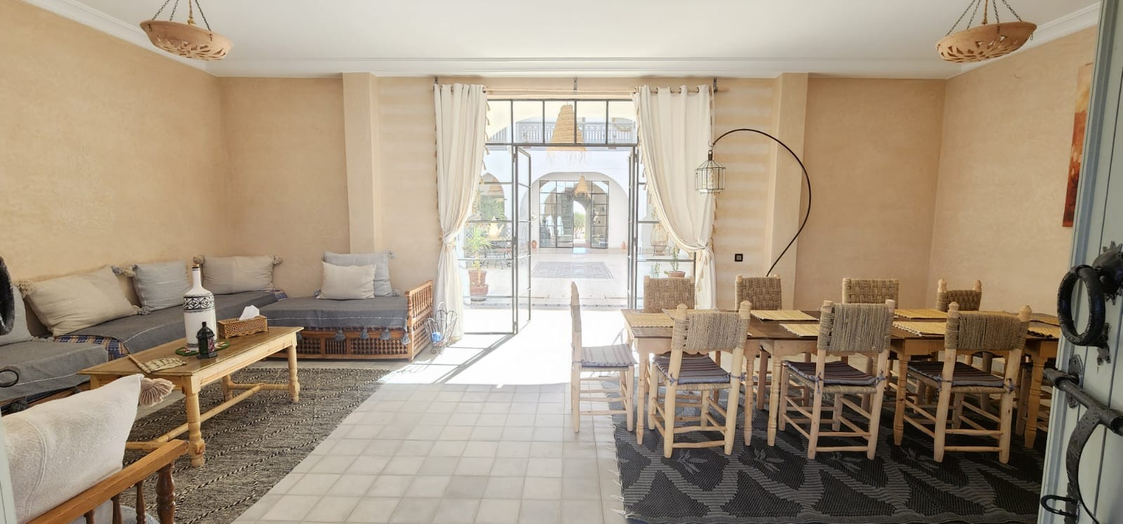 Villa de standing, Route de Casablanca
