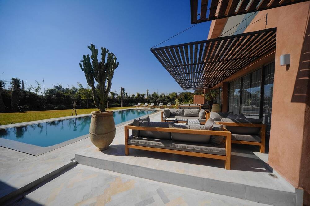 High standing villa, Road to Fes