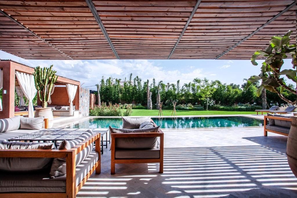 High standing villa, Road to Fes