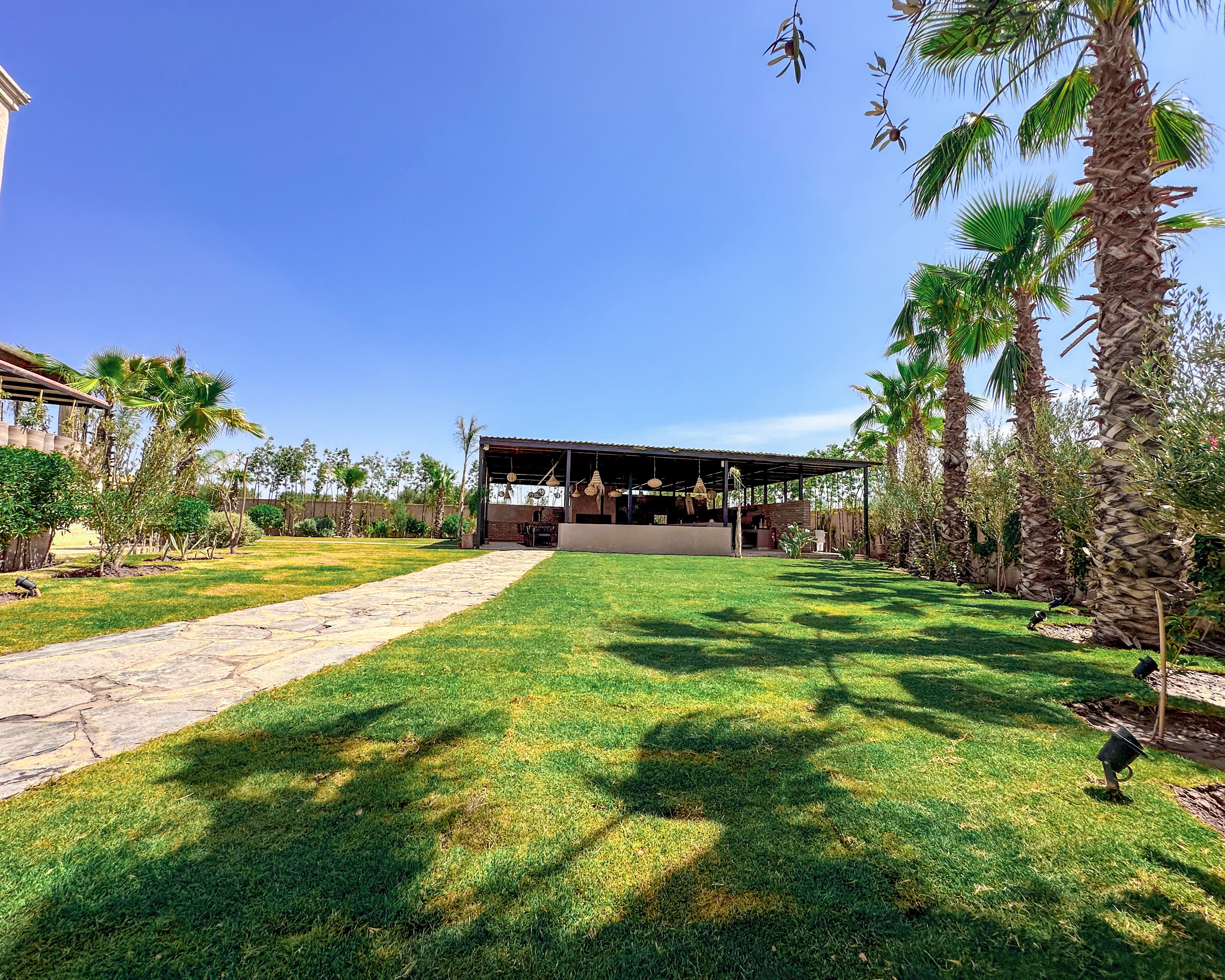 High standing villa, Road to Fes
