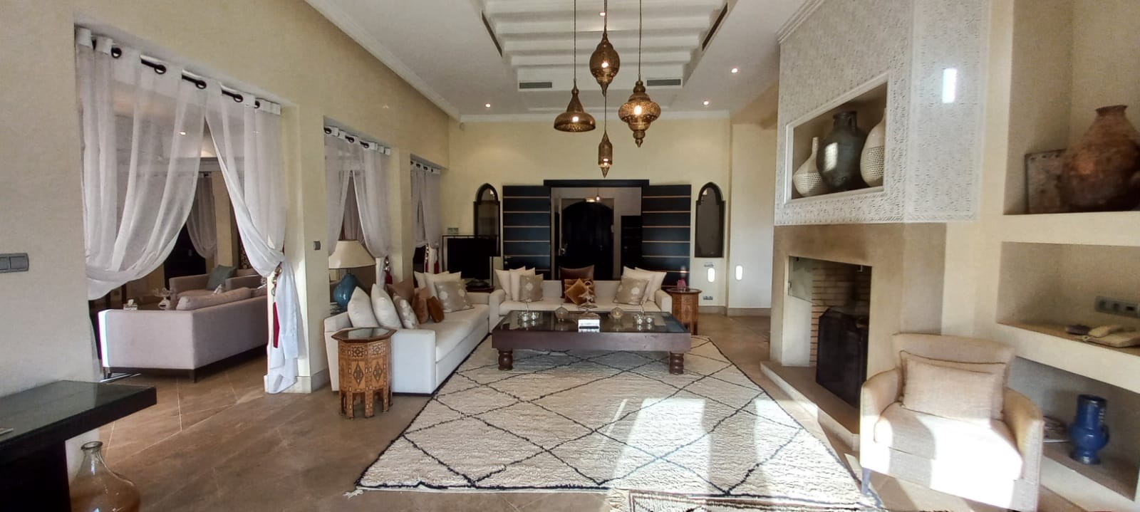 Villa, Hivernage area