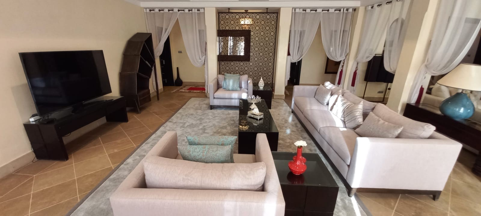 Villa, Hivernage area