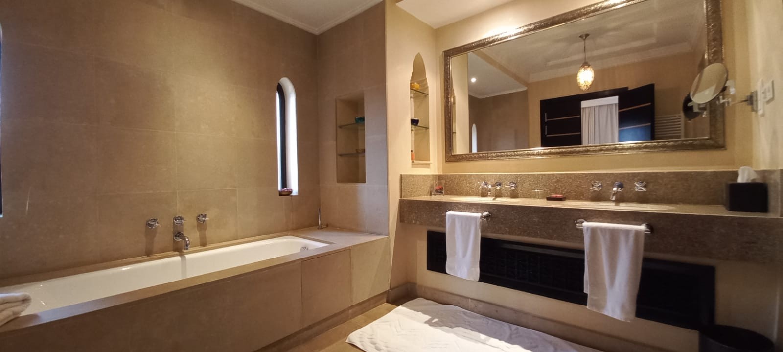 Villa, Hivernage area
