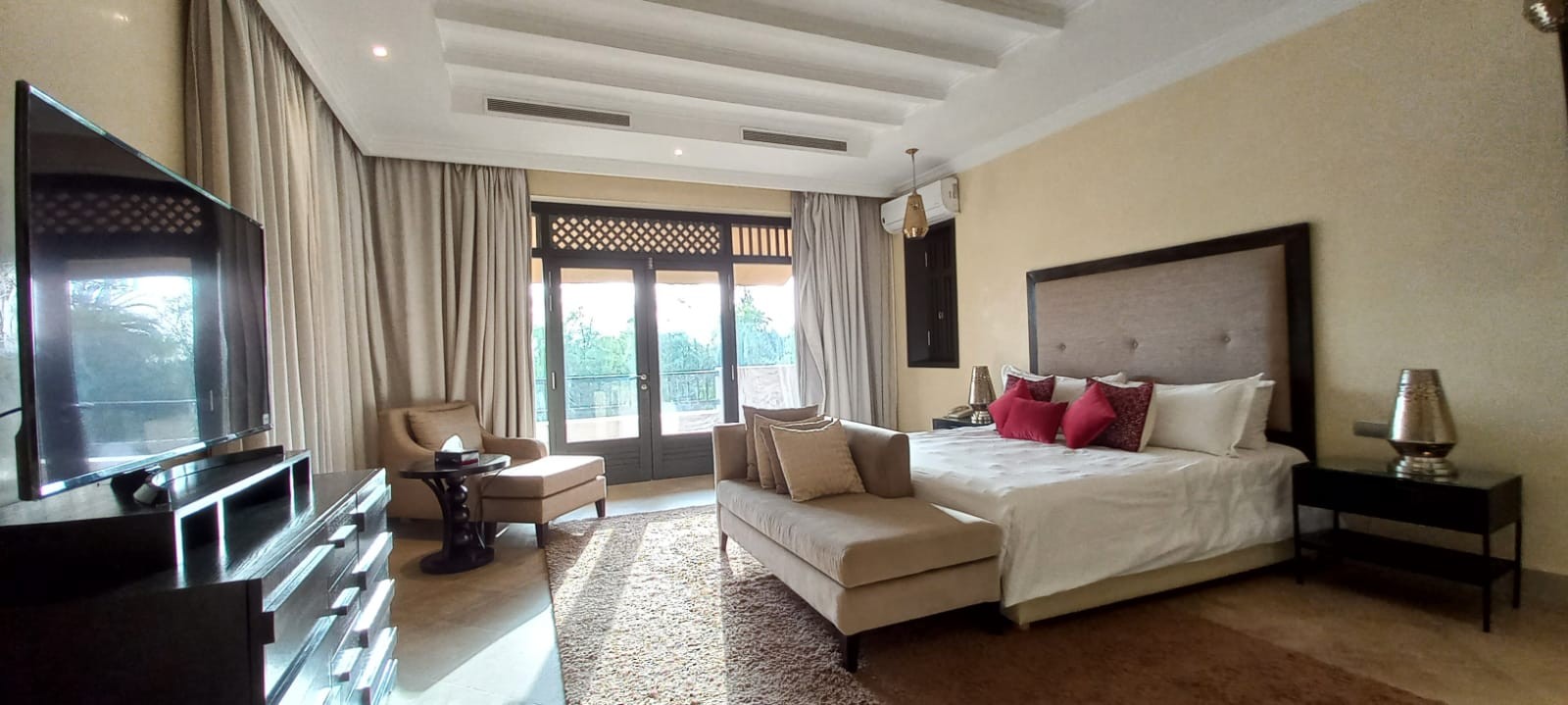Villa, Hivernage area