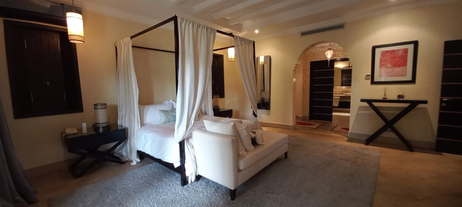Villa, Hivernage area