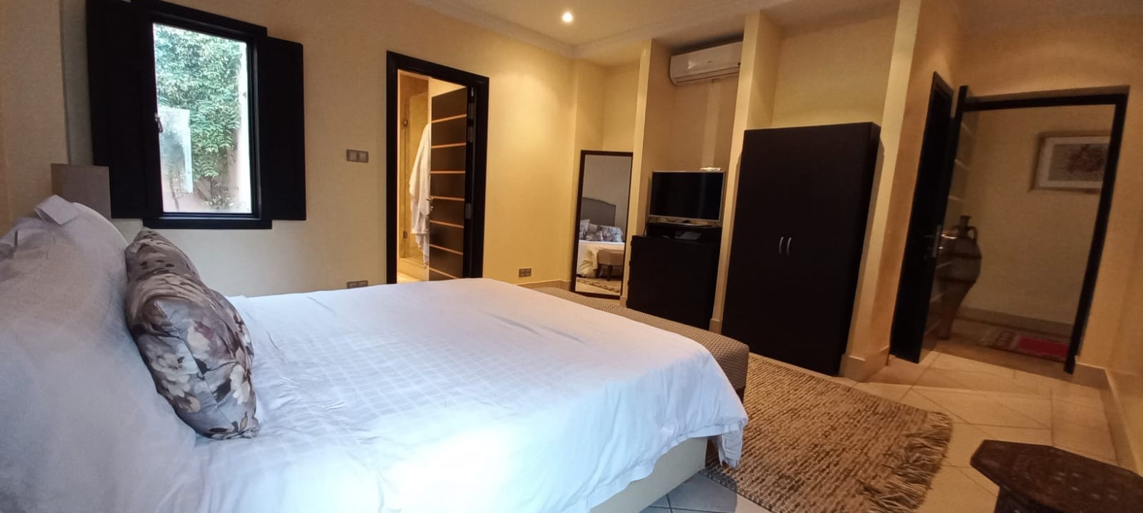 Villa, Hivernage area