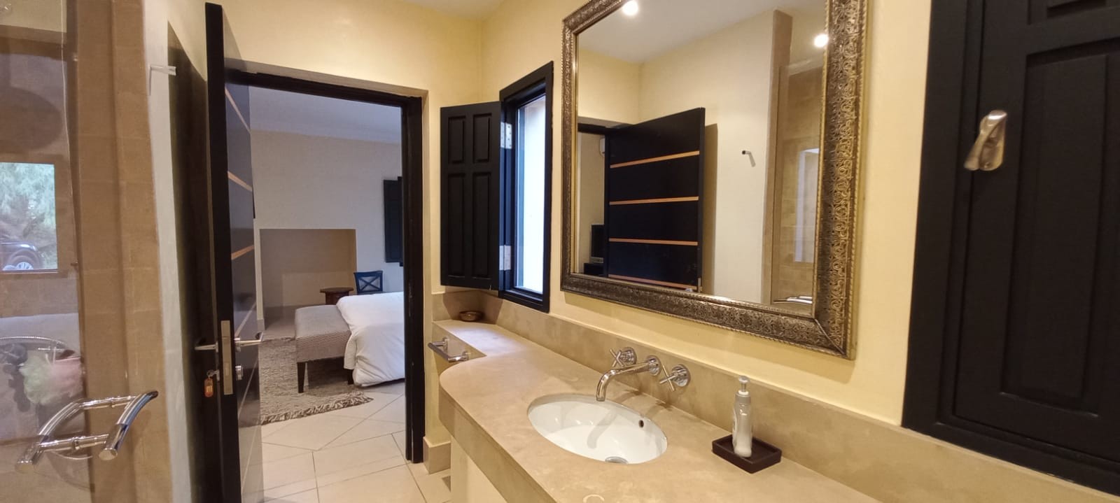 Villa, Hivernage area